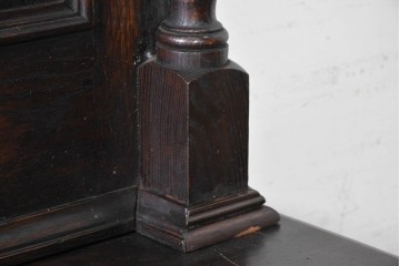 イギリスアンティーク　オーク材　ツイストレッグがクラシカルなキャビネット　(R-090190)