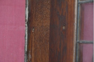イギリスアンティーク　オーク材　クラシカルな佇まいのミラーバックキャビネット　(R-090191)