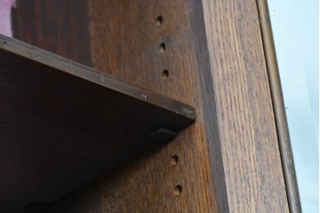 イギリスアンティーク　オーク材　クラシカルな佇まいのミラーバックキャビネット　(R-090191)