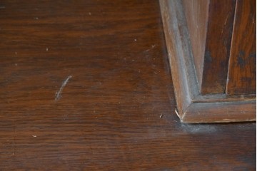 イギリスアンティーク　オーク材　クラシカルな佇まいのミラーバックキャビネット　(R-090191)