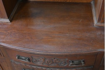 イギリスアンティーク　オーク材　クラシカルな佇まいのミラーバックキャビネット　(R-090191)