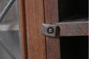 イギリスヴィンテージ　ステンドグラスの扉が上品なウォールキャビネット　(R-090192)