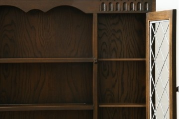 イギリスヴィンテージ　ステンドグラスの扉が上品なウォールキャビネット　(R-090192)