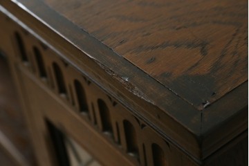 イギリスヴィンテージ　ステンドグラスの扉が上品なウォールキャビネット　(R-090192)