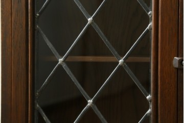 イギリスヴィンテージ　ステンドグラスの扉が上品なウォールキャビネット　(R-090192)