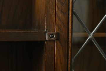 イギリスヴィンテージ　ステンドグラスの扉が上品なウォールキャビネット　(R-090192)