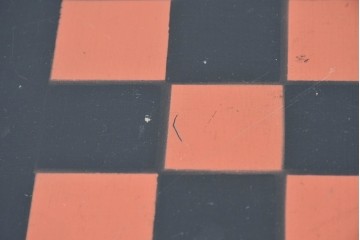 イギリスアンティーク　1940年から1960年頃　市松模様の天板が目を引くチェステーブル　(R-090194)