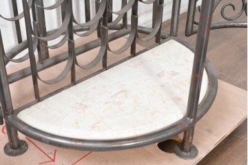中古　美品　曲線装飾が優雅なバードケージ型ワインラック　(R-090196)