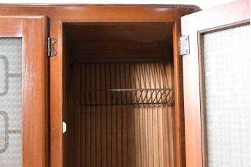 イギリスヴィンテージ　NEATETTE　型板ガラス入り　多彩な収納を備えたオールインワン型キッチンキャビネット　(R-090197)