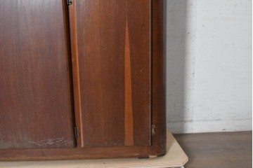 イギリスヴィンテージ　NEATETTE　型板ガラス入り　多彩な収納を備えたオールインワン型キッチンキャビネット　(R-090197)