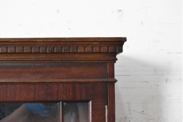 イギリスヴィンテージ　希少モデル　マホガニー材　隠されたビューローに遊び心を感じるキャビネット　(R-090198)