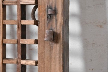 中国アンティーク建具　李朝風建具　素朴な格子デザインの窓1枚　(R-090206)