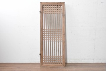 中国アンティーク建具　李朝風建具　素朴な木味と格子意匠を楽しめる窓1枚　(R-090211)