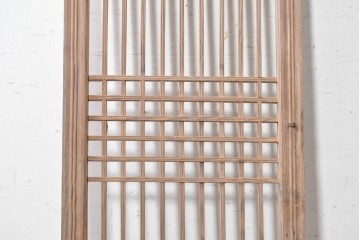中国アンティーク建具　李朝風建具　素朴な木味と格子意匠を楽しめる窓1枚　(R-090211)