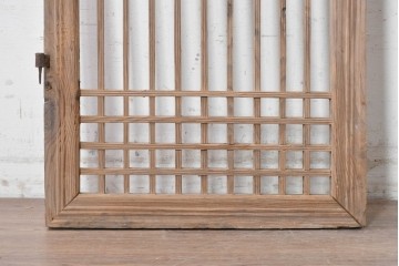中国アンティーク建具　李朝風建具　素朴な木味と格子意匠を楽しめる窓1枚　(R-090211)