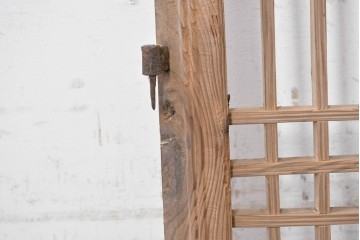 中国アンティーク建具　李朝風建具　素朴な木味と格子意匠を楽しめる窓1枚　(R-090211)