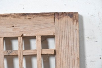 中国アンティーク建具　李朝風建具　素朴な木味と格子意匠を楽しめる窓1枚　(R-090211)