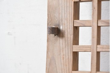 中国アンティーク建具　李朝風建具　素朴な木味と格子意匠を楽しめる窓1枚　(R-090211)