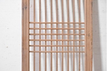 中国アンティーク建具　李朝風建具　素朴な木味と格子意匠を楽しめる窓1枚　(R-090212)
