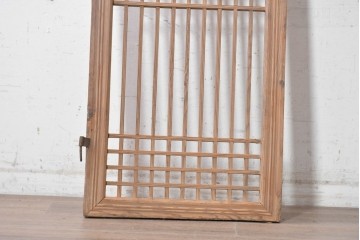 中国アンティーク建具　李朝風建具　素朴な木味と格子意匠を楽しめる窓1枚　(R-090212)