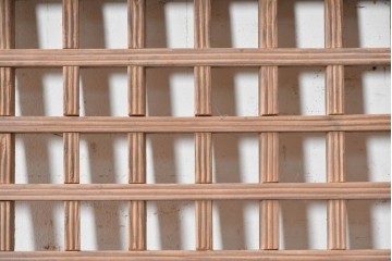 中国アンティーク建具　李朝風建具　素朴な木味と格子意匠を楽しめる窓1枚　(R-090212)