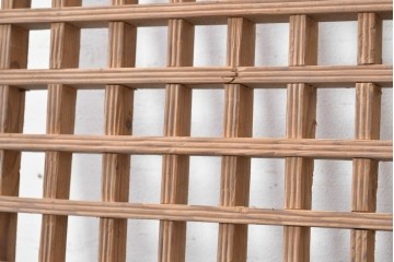 中国アンティーク建具　李朝風建具　素朴な木味と格子意匠を楽しめる窓1枚　(R-090212)