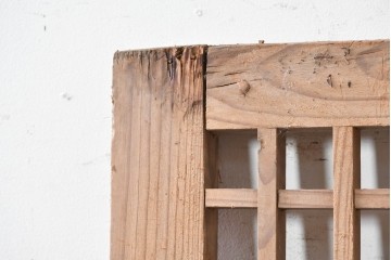 中国アンティーク建具　李朝風建具　素朴な木味と格子意匠を楽しめる窓1枚　(R-090212)