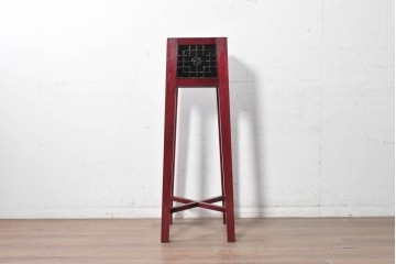 中古　中国伝統デザインの幾何学模様が目を引くモダンデザインの花台　(R-090213)