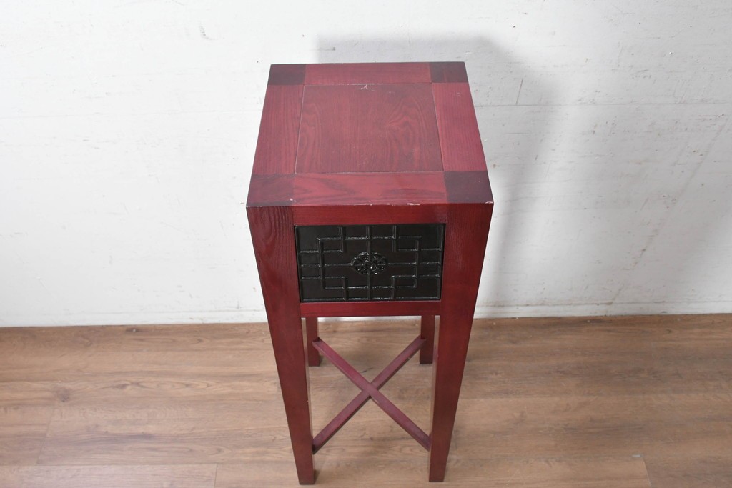 中古　中国伝統デザインの幾何学模様が目を引くモダンデザインの花台　(R-090213)