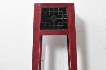 中古　中国伝統デザインの幾何学模様が目を引くモダンデザインの花台　(R-090214)