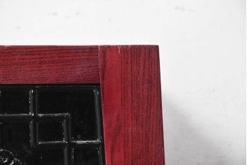 中古　中国伝統デザインの幾何学模様が目を引くモダンデザインの花台　(R-090214)