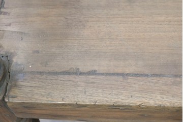 アジアンヴィンテージ　1970年から1980年頃　バリ　チーク無垢材　花彫刻と挽物脚が美しいクラシカルデザインのベンチ　(R-090215)