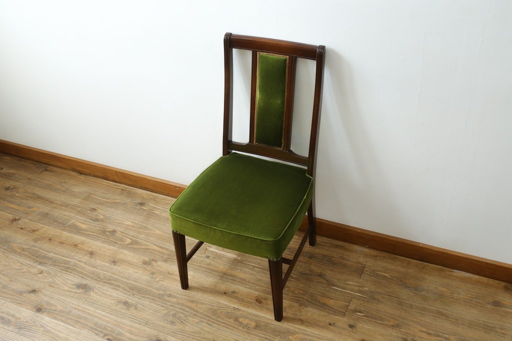 中古　美品　神戸洋家具　メープル不二屋　クラシカルなダイニングチェア　(R-090218)