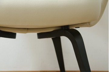 新古　未使用　Knoll(ノル)　本革(レザー)　生地KT Collection　脚エボニーウッド　Saarinen Collection Conference Arm Chair(サーリネン コレクション カンファレンス アームチェア)　シンプルで使い勝手の良いアームチェア　定価約48万円　(R-090219)