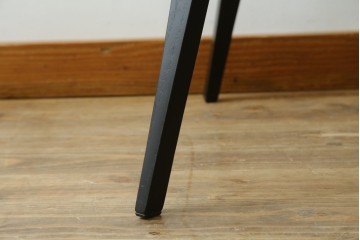 新古　未使用　Knoll(ノル)　本革(レザー)　生地KT Collection　脚エボニーウッド　Saarinen Collection Conference Arm Chair(サーリネン コレクション カンファレンス アームチェア)　シンプルで使い勝手の良いアームチェア　定価約48万円　(R-090219)