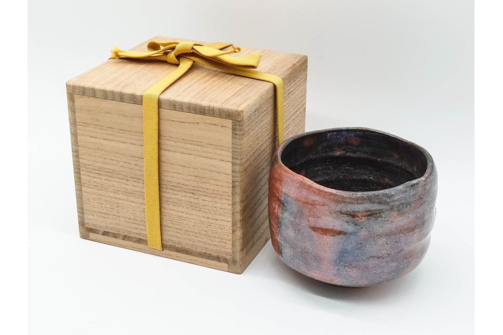 十四代 楽吉左衛門　楽焼　直径約12cm(3.9寸)　銘「瑞雲」　赤砂釉の茶碗　而妙斎書付あり　共箱付き　(R-090221)
