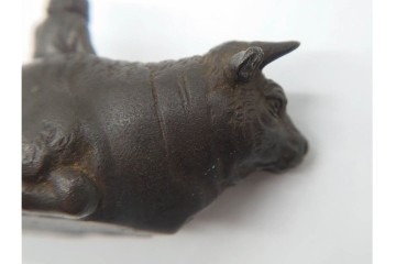 銅製　穏やかな情景を描いた臥牛牧童の置物　外箱付き　(R-090229)