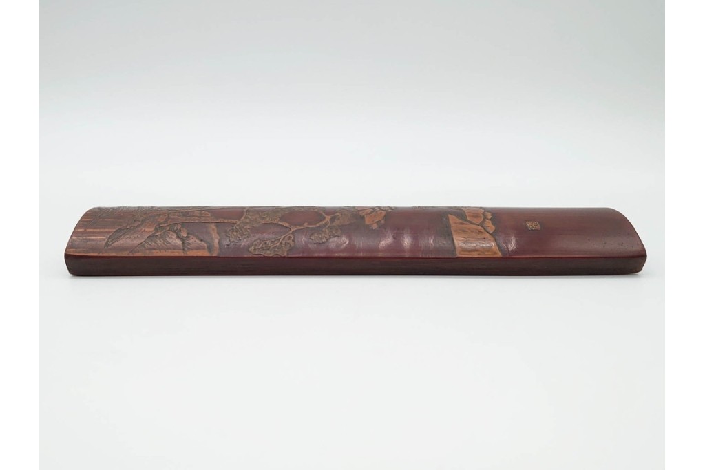 竹彫　在銘　山水図を描いた落ち着いた佇まいの茶合　外箱付き　(R-090230)