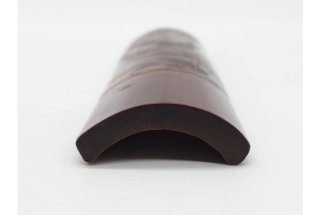 竹彫　在銘　山水図を描いた落ち着いた佇まいの茶合　外箱付き　(R-090230)