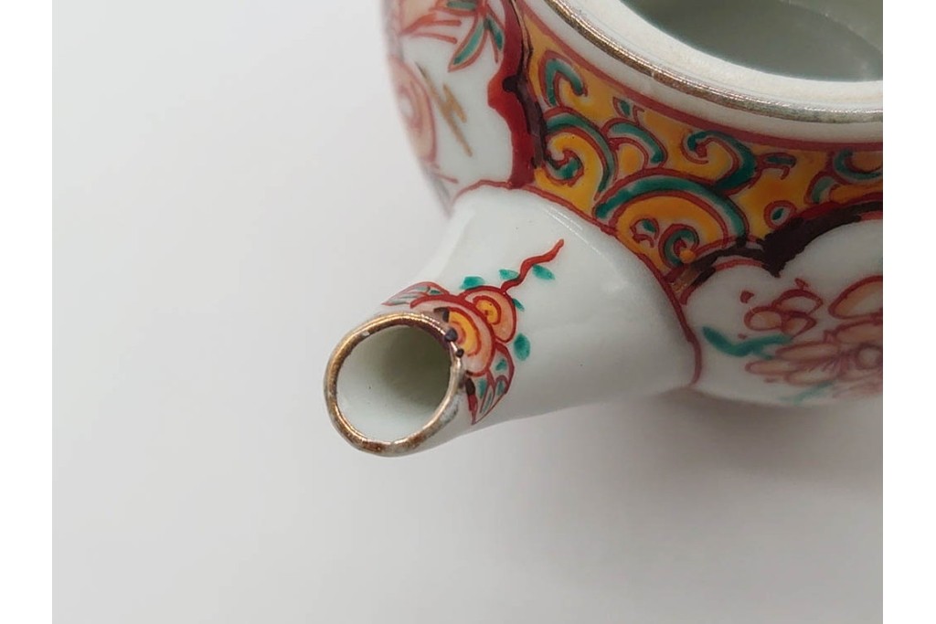 湖東焼　赤絵　華やかな松竹梅図の茶器セット　外箱付き　(R-090232)