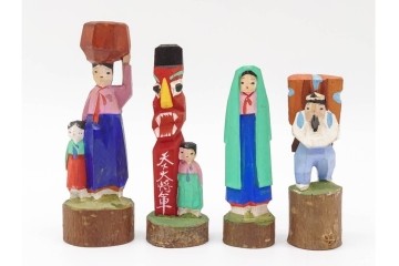朝鮮　風俗一刀彫　天下大将軍・チゲクン・水汲み婦人・かつぎの婦人の4点セット　外箱付き　(R-090233)