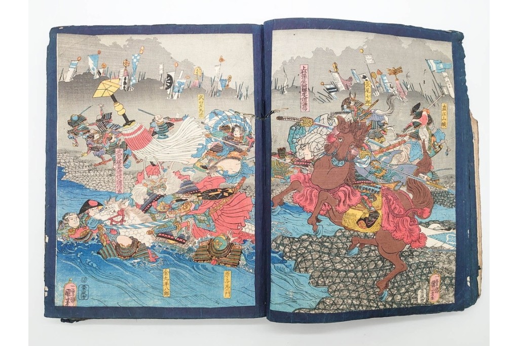真作　浮世絵　歌川国芳・国貞・貞秀など　大蛇・妖狐・小李廣花栄・浪裡白跳張順・鬼若丸の鯉退治　3枚続を含む木版画帳　(R-090237)