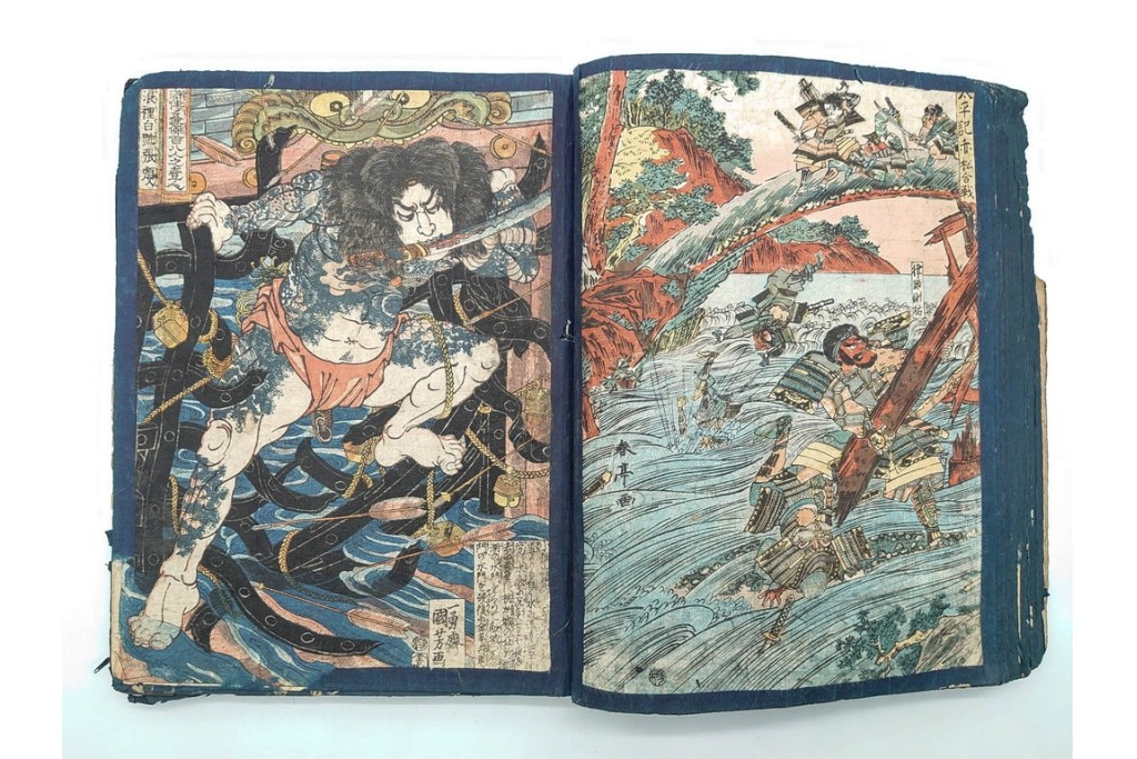 真作　浮世絵　歌川国芳・国貞・貞秀など　大蛇・妖狐・小李廣花栄・浪裡白跳張順・鬼若丸の鯉退治　3枚続を含む木版画帳　(R-090237)