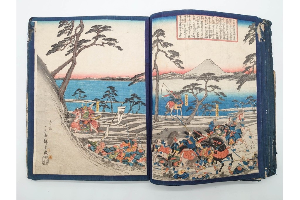 真作　浮世絵　歌川国芳・国貞・貞秀など　大蛇・妖狐・小李廣花栄・浪裡白跳張順・鬼若丸の鯉退治　3枚続を含む木版画帳　(R-090237)