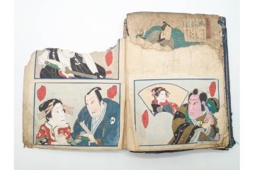 真作　浮世絵　歌川国芳・国貞・貞秀など　大蛇・妖狐・小李廣花栄・浪裡白跳張順・鬼若丸の鯉退治　3枚続を含む木版画帳　(R-090237)