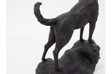 中村晋也　「西郷どんのツン」　高さ約31cm　岩上に立つ凛々しい犬を表現したブロンズ像　共箱付き　(R-090240)