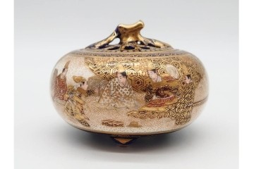 錦光山造　薩摩錦手　人物図　見事な金襴手が施された香炉　外箱付き　(R-090242)