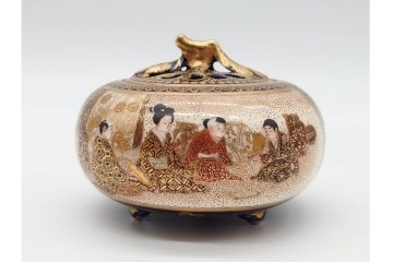 錦光山造　薩摩錦手　人物図　見事な金襴手が施された香炉　外箱付き　(R-090242)