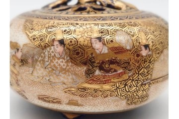 錦光山造　薩摩錦手　人物図　見事な金襴手が施された香炉　外箱付き　(R-090242)