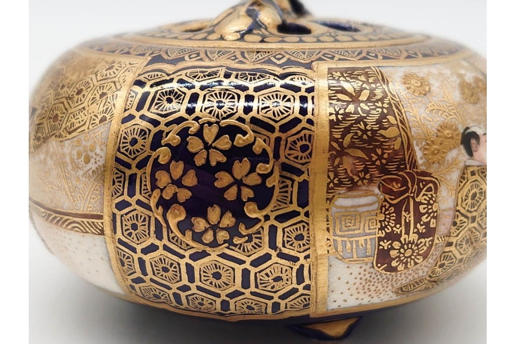 錦光山造　薩摩錦手　人物図　見事な金襴手が施された香炉　外箱付き　(R-090242)